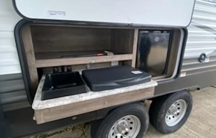 Outdoor Kitchen and stove