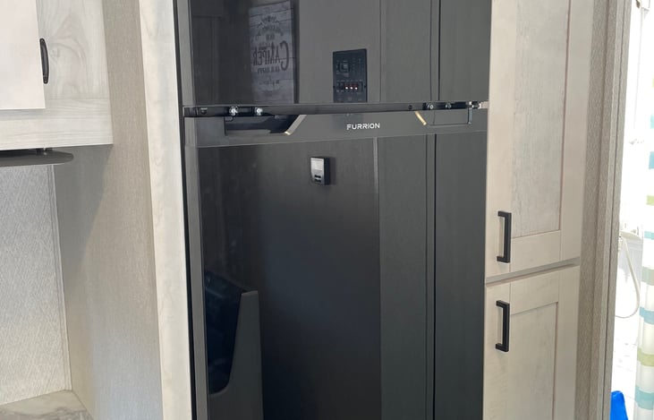 Brand new 12 volt fridge. The fridge works while driving or when not on shore power, thanks to the solar power! No need to worry about keeping your food and drinks cold and fresh while traveling.