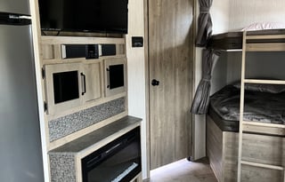 Amazing Bunkhouse, Outside Kitchen, Fireplace