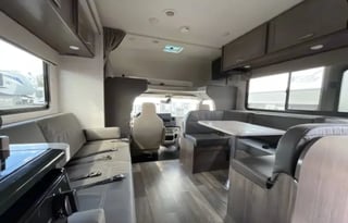 Spacious Minnie Winnie 31H – Perfect for Families
