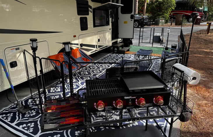 Grill/Griddle Outdoor Cooking Station included