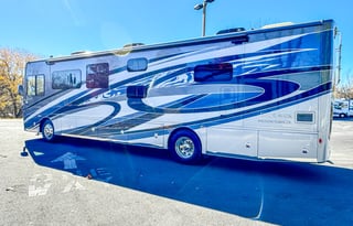 Holiday Rambler Luxury Coach /2 Full Baths & Bunks
