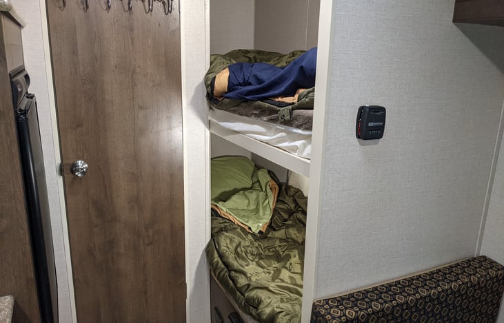 Single bunks. Sleeping bags with liners, and pillows with pillowcases provided.