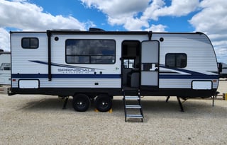 The Cozy Farmland Family Camper 2023