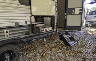 2022 - Sleeps 10! Delivery Available!!