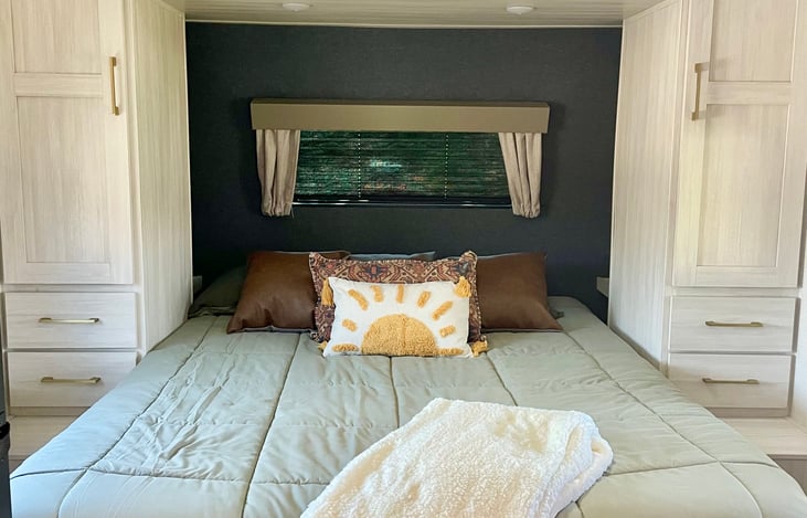 Queen bed, fitted sheet, comforter, pillows and a throw blanket included for all beds.