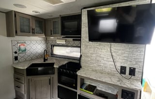 2022 Dutchmen Coleman Lantern - Sleeps 8