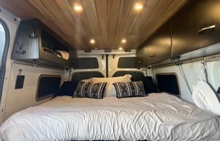 Winter Ready 4x4 Sprinter 2500 w Starlink option