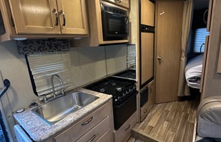 2018 Thor Motor Coach Four Winds 22B