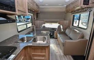 2019 Jayco Redhawk SE 27N (Like new!)