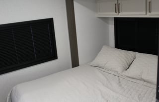 Cozy 23' Class C Motorhome | Sleeps 5