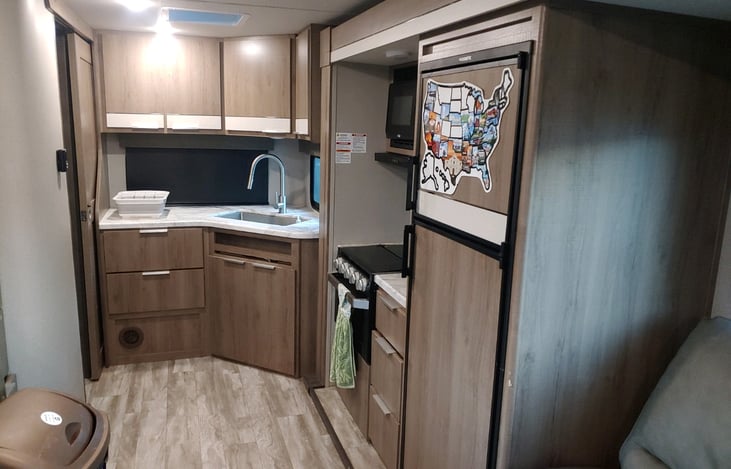 kitchen , full size fridge