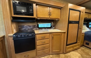 Mountain View Escape 2016 Thor ACE Coach +  Bikes