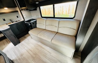 2023 Coachmen Leprechaun