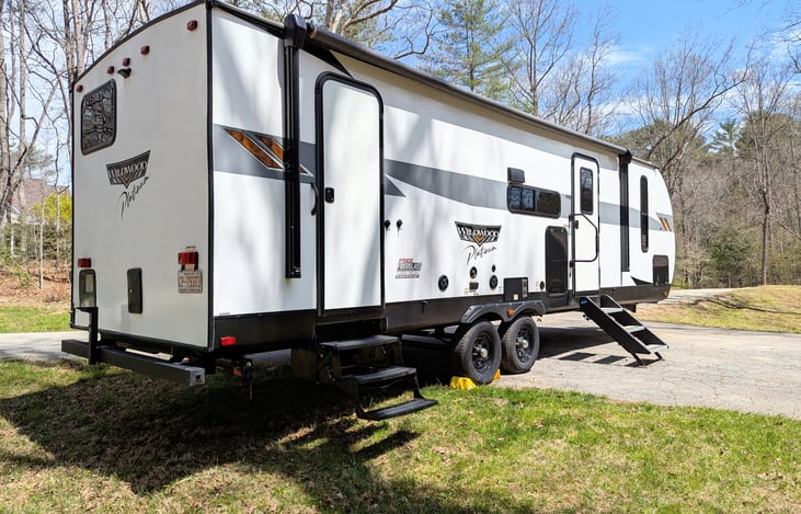2023 Wildwood Platinum: Luxury family-ready rig with a King Master, double bunks, and Versa-Lounge. Enjoy the fireplace, bright modern interior, panoramic windows, outdoor kitchen large awning and mor