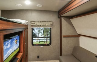 2016 Mallard M33 *2 AC’s* Bunk House and Master