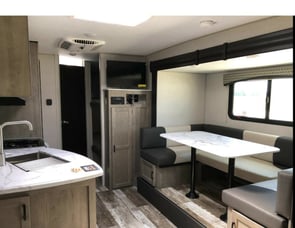 Venture RV Sonic SN220VBH