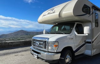 2017 Class C Thor Four Winds - WIFI included