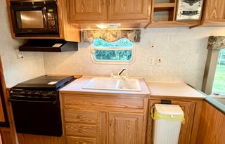 Bunkhouse Camper | Sleeps 8 | Fully Stocked