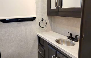 Roomy 2022 Jayco Greyhawk