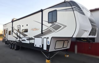 2021 Keystone Impact Fuzion 415