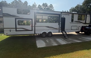 Luxury Camping Experience | Spacious Sabre 36DBB