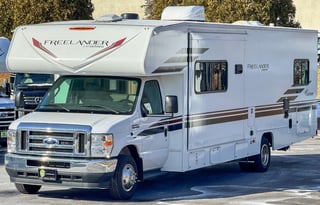 Freelander Luxury Bunk Class C