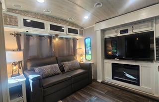 2023 Keystone Couger Halftime 33 RLI