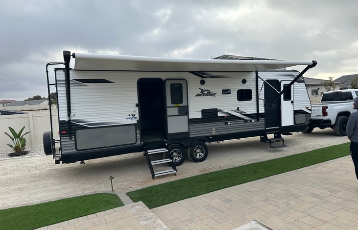 2 SETS OF STAIRS FOR EASY ACEES IN AND OUT