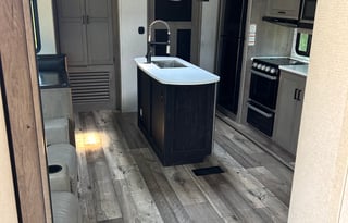 Outback | Large & Luxurious w/ Bunkhouse Sleeps 10