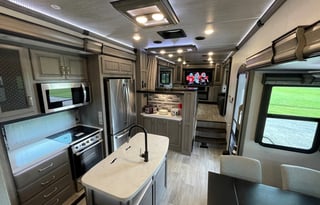 Hannah's Montana - 2021 Keystone RV Montana 3761FL