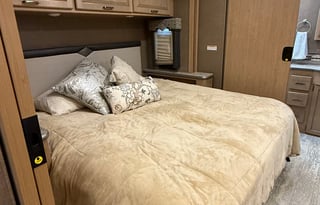 Sunshine Cruiser – All Inclusive Resort on Wheels