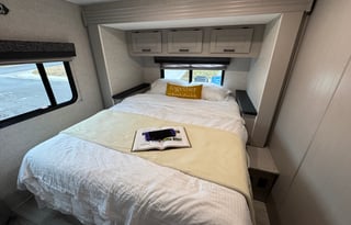2025 28ft Coachmen 26DS - Sleeps 6