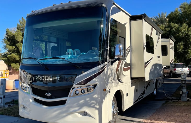 RV - exterior with open slide-outs