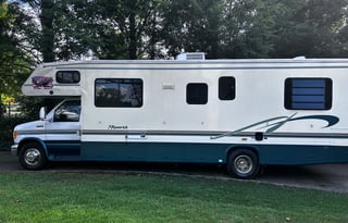 1998 Coachmen RV Leprechaun 190CB Ford 350
