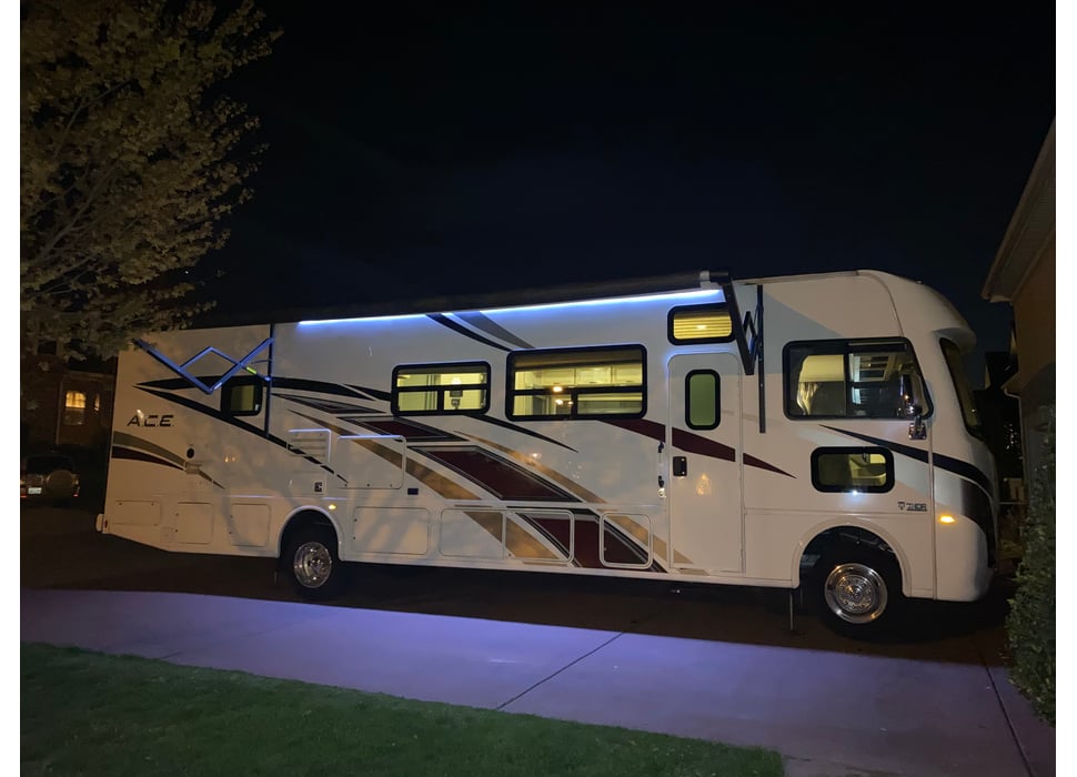Class A Motor Home rentals in Bowling green