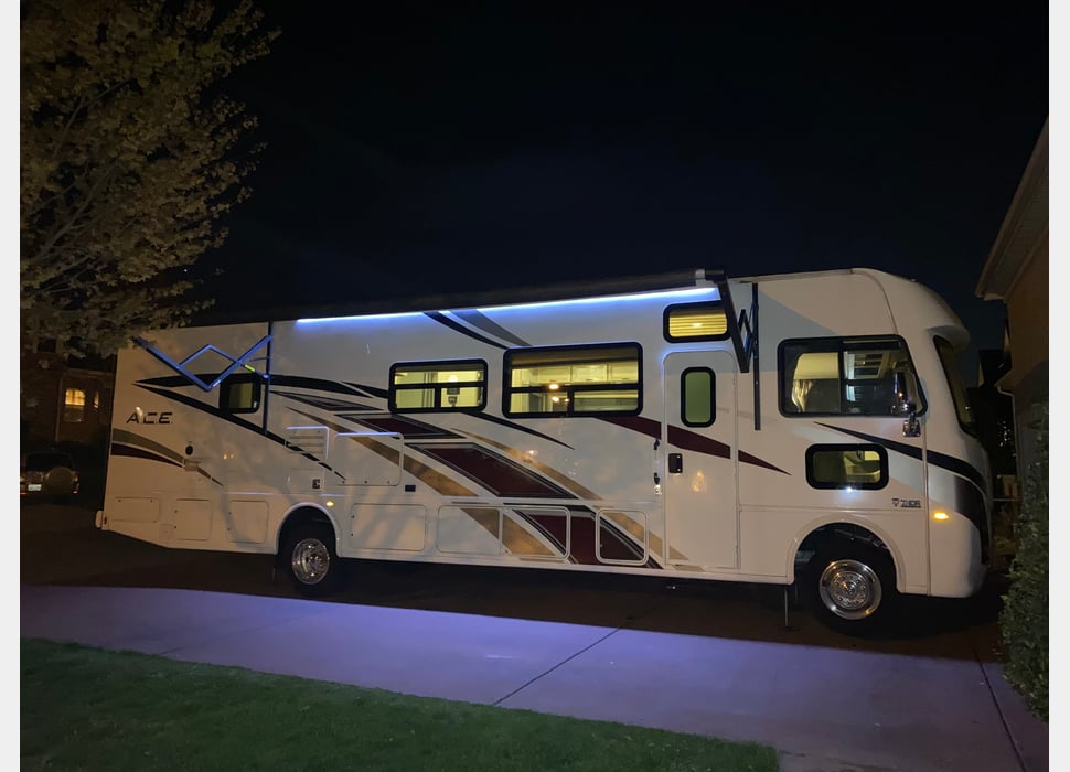 Class A Motor Home rentals in Dickson