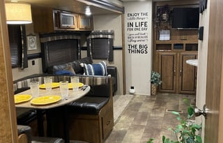 Donna's Cozy Retreat     -     2018 Zinger 30BQ