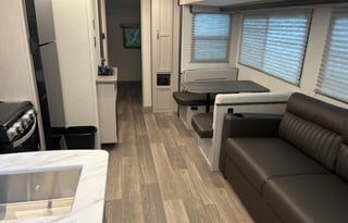 2025 Dutchmen RV Shadow cruiser 330bhs