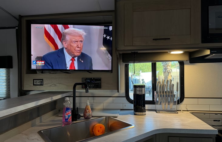 k cup coffee maker with complimentary k-cups. 1 per day per adult please.