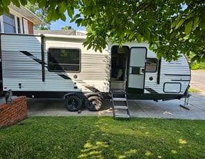 EAST TO WEST Della Terra 230RB