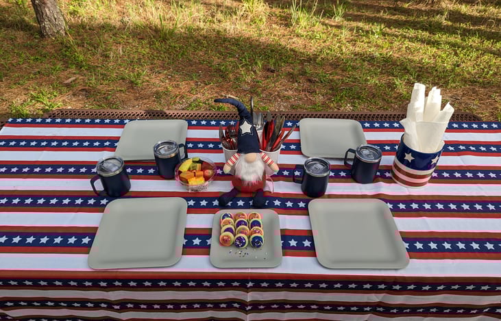 Thermal cups for hot or cold beverages. Seasonal decor for picnic table