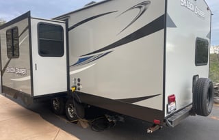 Spacious Clean 27.7' Travel Trailer w/ slide-out