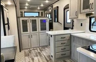 Hannah Montana Sleeps 10, Loft 2 entry doors