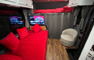 Meet “Wander”-Easy Clean 19' RV for New Travelers