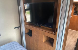 2018 Lance 27' Adventure Trailer Sleeps 4