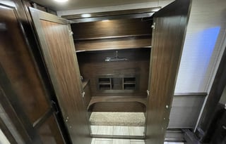 Luxury Pet Friendly RV priced to rent!!!!