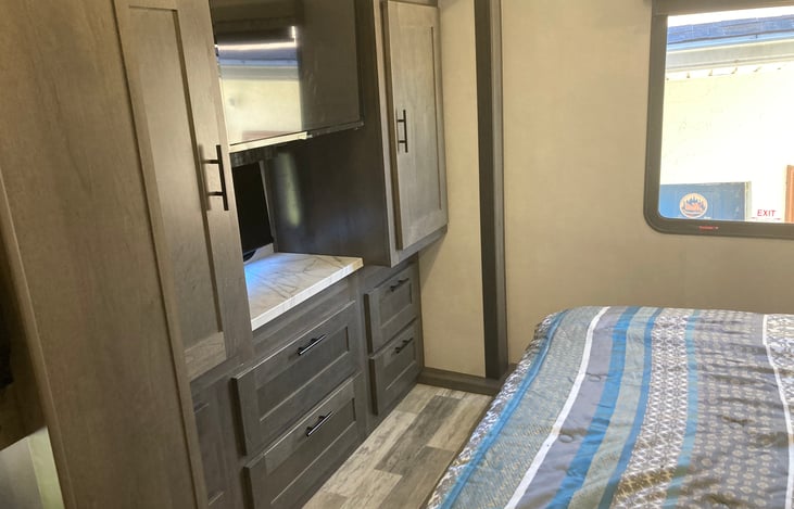 Master Bedroom TV and closet space