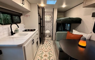 Brand New & Easy Tow Trailer - Dogs Welcome!