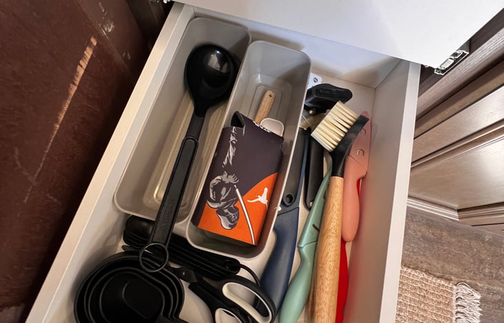 Cooking utensils included